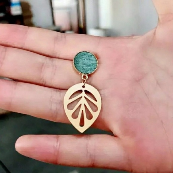 Green Leaf Drop Earrings - Picture 2 of 3